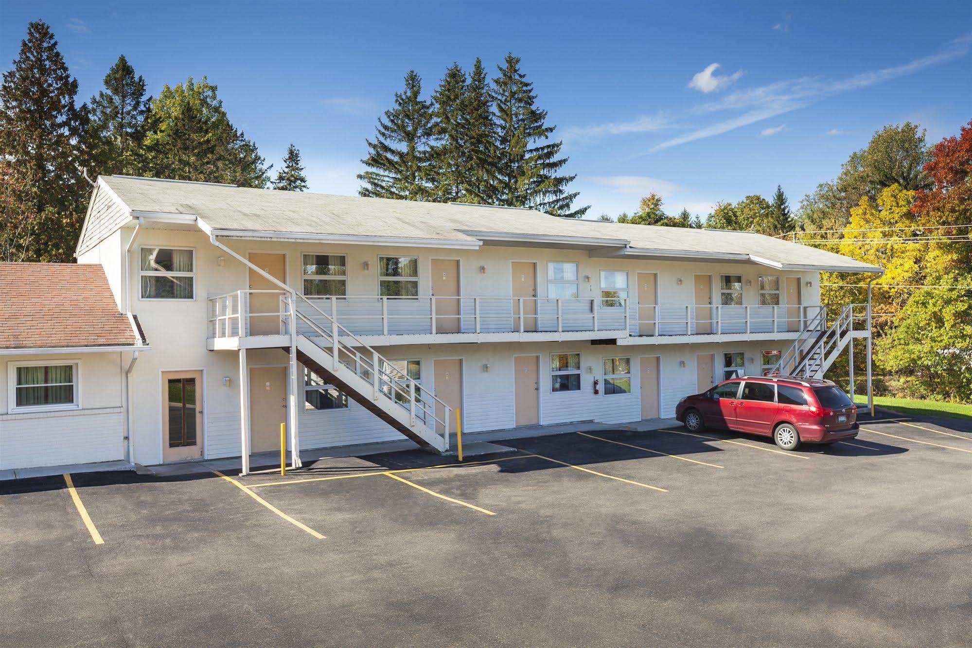 The Springwater Inn Ιθάκη Εξωτερικό φωτογραφία